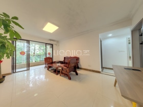 低密度，中轴景观，通透户型视野开阔，采光通风，