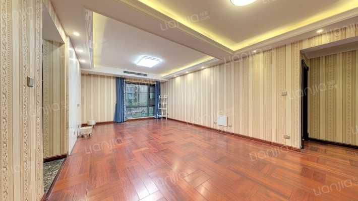 伊顿公馆西区二手房实景图