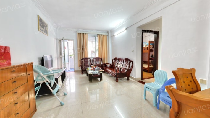 新银小区二手房实景图