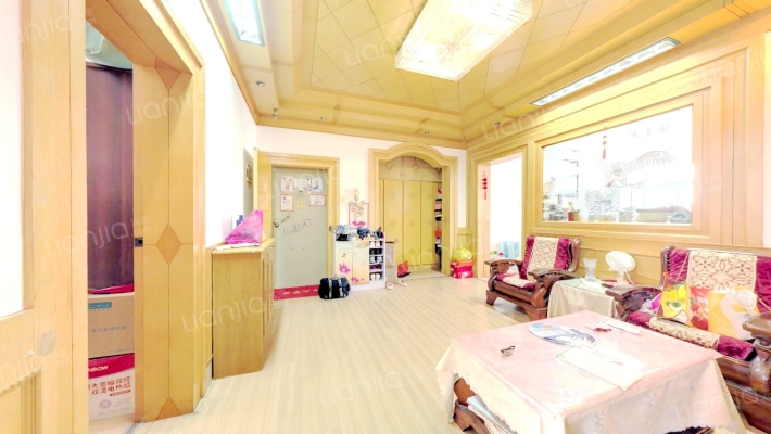 东郊新村虹怡苑二手房实景图