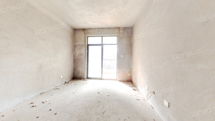 龙泊圣地澜岸二手房实景图