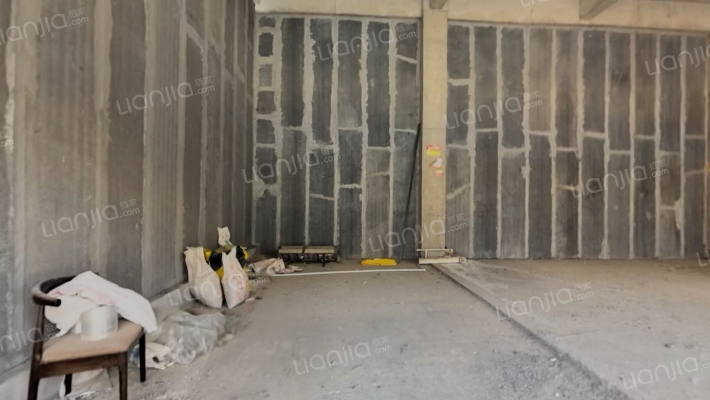 亚龙建材家居二手房实景图