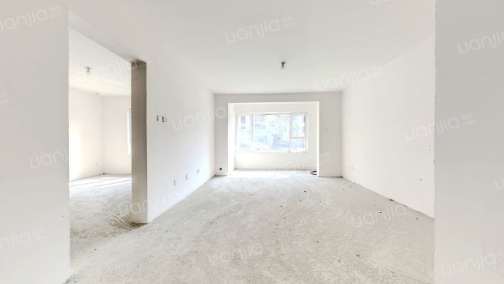 名湖花苑二手房实景图