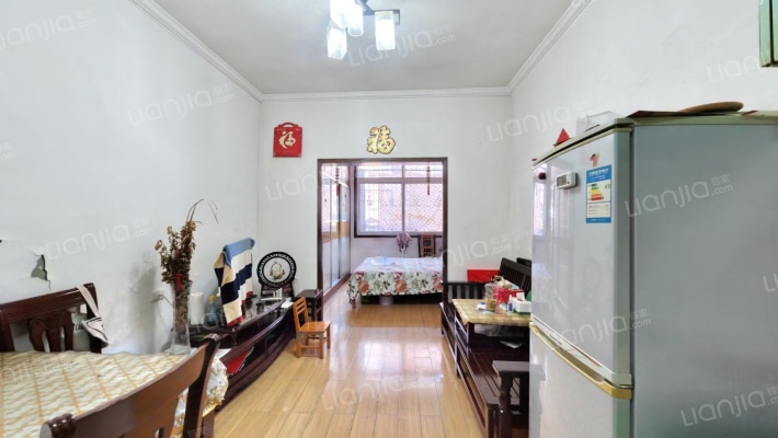 模范三村二手房实景图