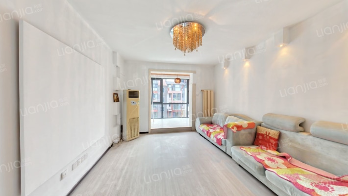 宝翠花都听景园二手房实景图