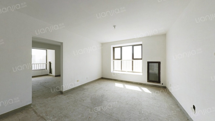 店长推荐，理想湾中间位置，中高楼层三居室，满二-客厅