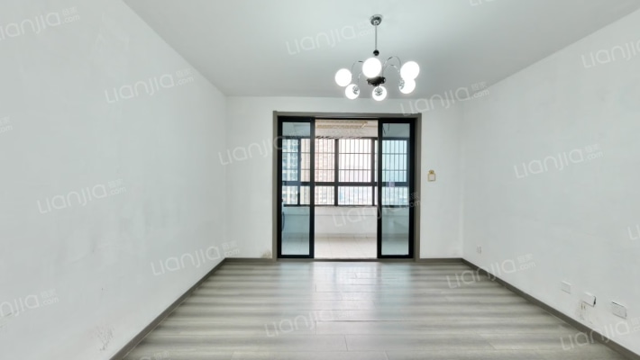 右岸景苑B区二手房实景图