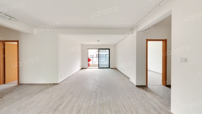 朗臻依山郡二手房实景图