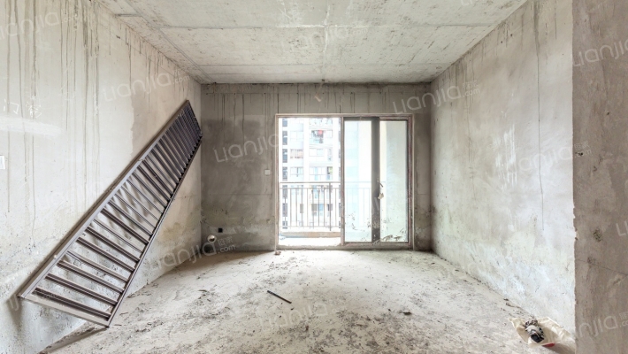 华美翡丽山一期二手房实景图