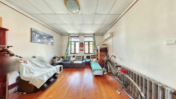 世界里二手房实景图