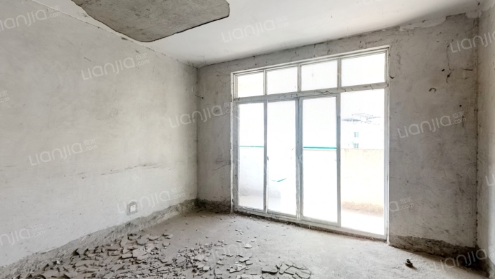 小南山钢窗厂二手房实景图