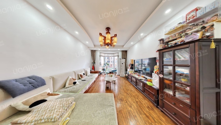 四季春天二手房实景图