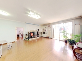 房子是纯南格局，采光充足，视野宽阔，可以公积金贷款