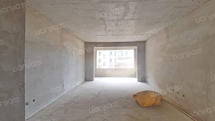 中央美地二手房实景图