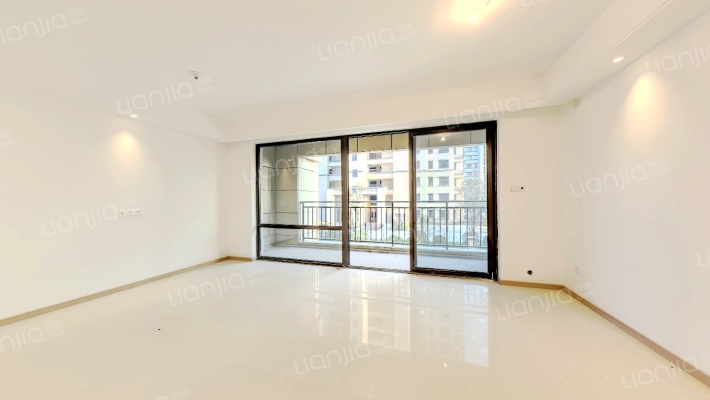 绿地国宝21城三期二手房实景图