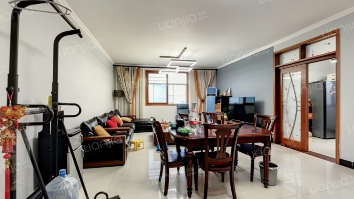 大鹏公司楼二手房实景图