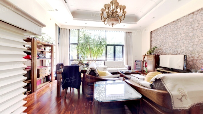 西郊豪庭二手房实景图