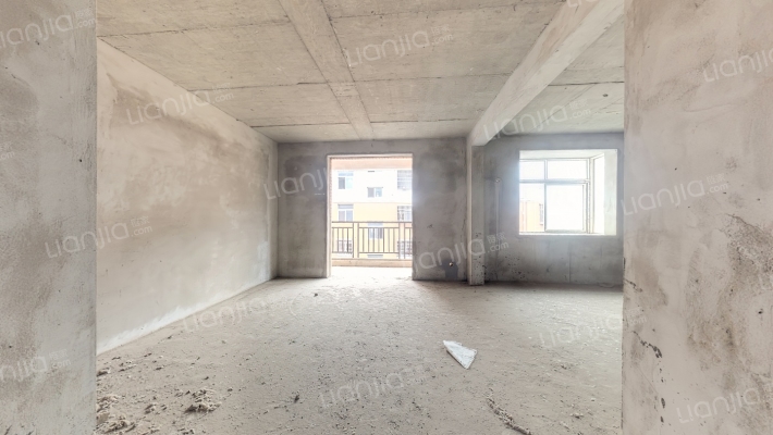 新亚花园二手房实景图