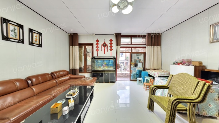 晋愉碧怡林畔东岸二手房实景图