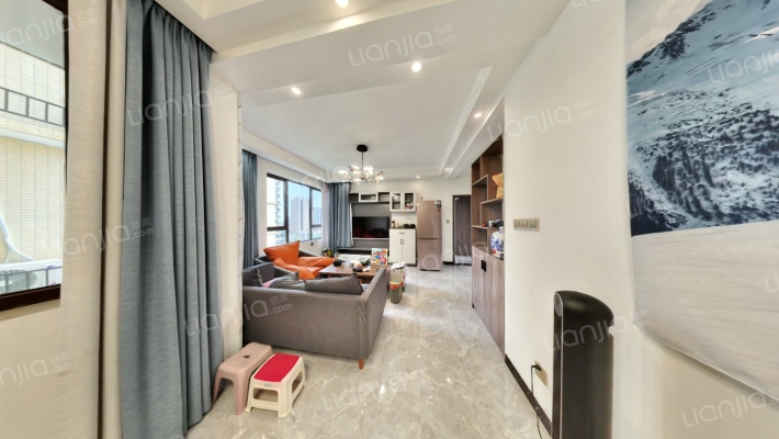 红石美地商业广场二手房实景图