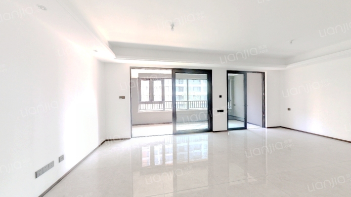 融创澜岸里二手房实景图