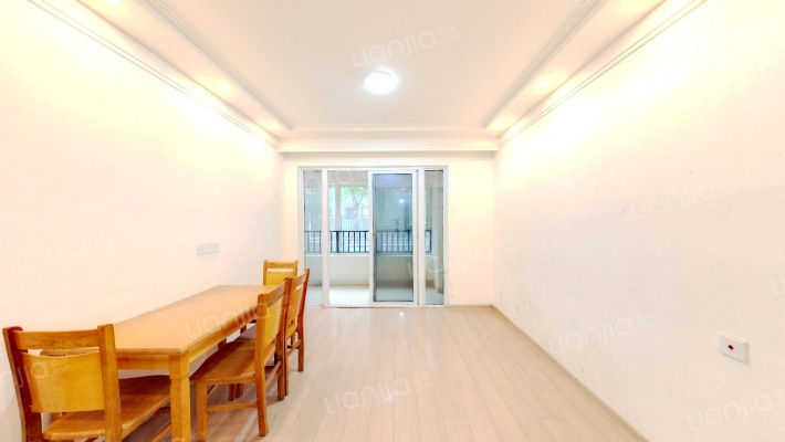 绿地柏仕公馆二手房实景图