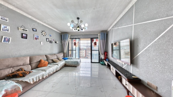 岭上国际二手房实景图