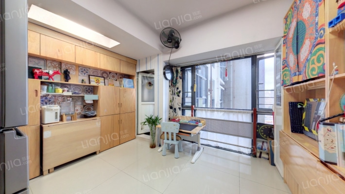 城市主场二手房实景图