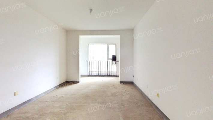 边户 明卫 主卧转角窗3居 南北通透 小区西侧 将满五-客厅