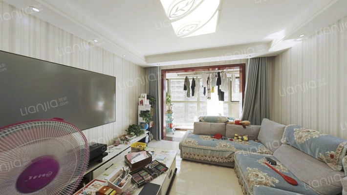 此房精装修。拎包入住。节省您的装修时间成本-客厅