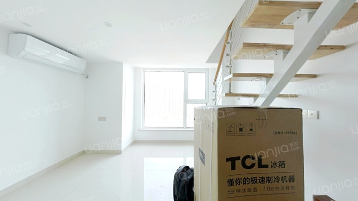 兆丰路精装loft公寓 诚意出售拎包入住