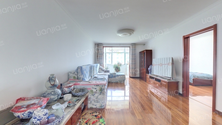 此房一梯两户总高11层小高，三室双卫，带车位-客厅