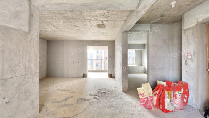 九颂山河菁华轩二手房实景图