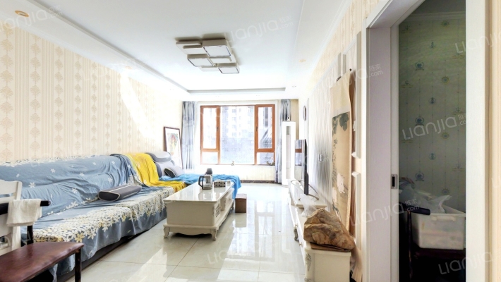 房本满两年，精装自住标准，采光无遮挡-客厅