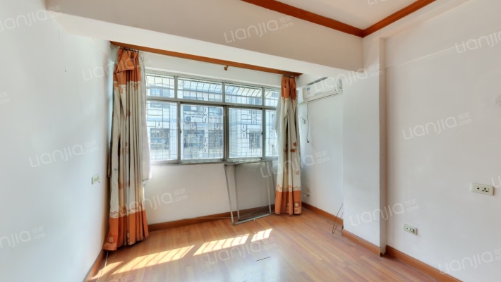 江畔新城二手房实景图