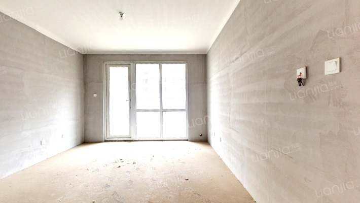 华融现代城全朝阳三居，采光好，视野好-客厅