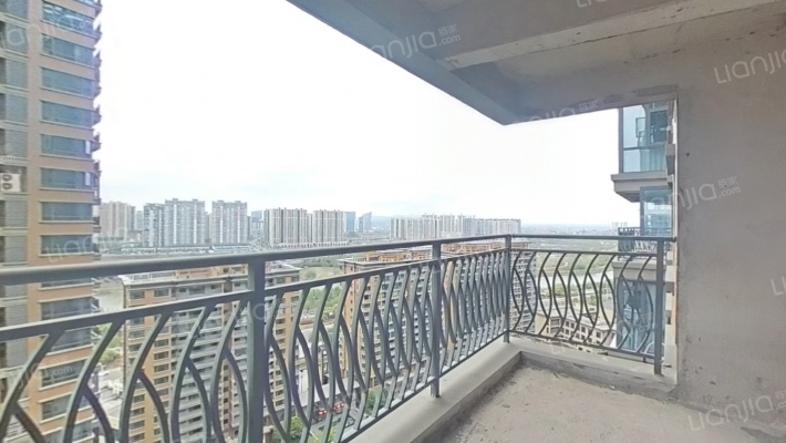 国贸前海湾二手房实景图