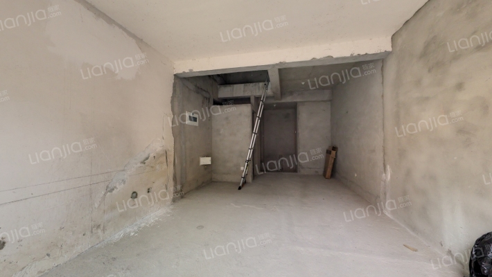 青山峦院二手房实景图