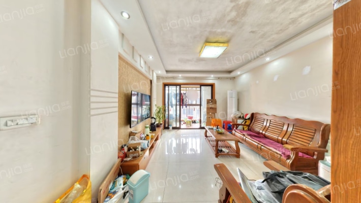 依云小区二手房实景图