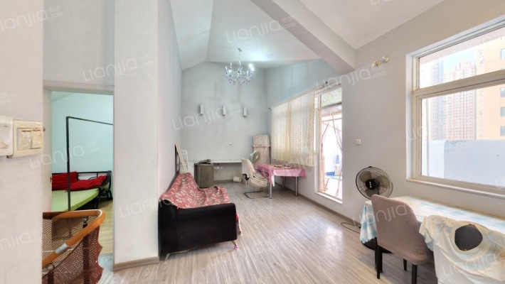 桃花岛城市花园三期吉星佳地二手房实景图