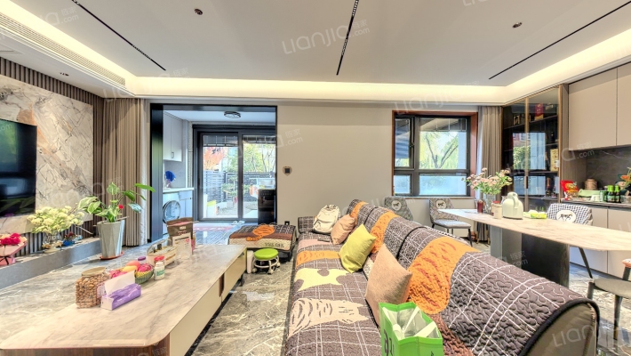 曼悦裕沁轩二手房实景图