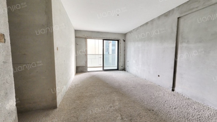 名巨伴山二手房实景图