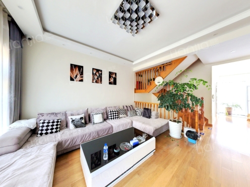 整租·大理的小院子南区三期 4室2厅 跃层 南