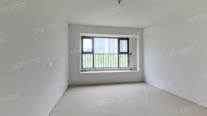 华远海蓝城，南北通透三居室，户型方正。-客厅