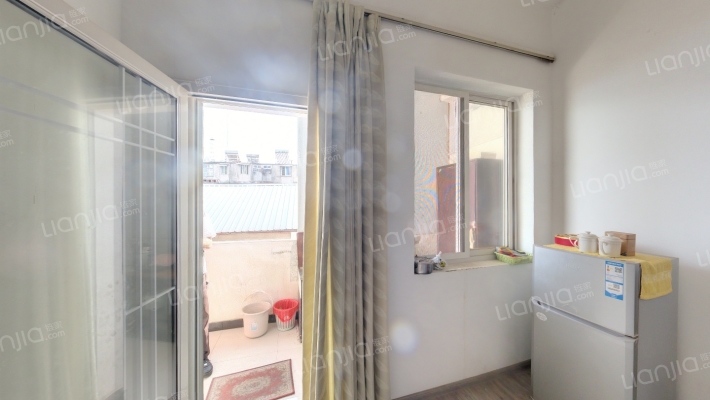 戏校南路17号二手房实景图