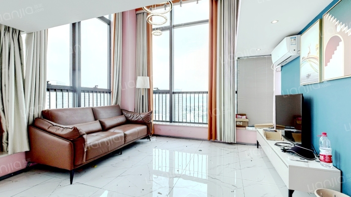 融创玖玺台二手房实景图