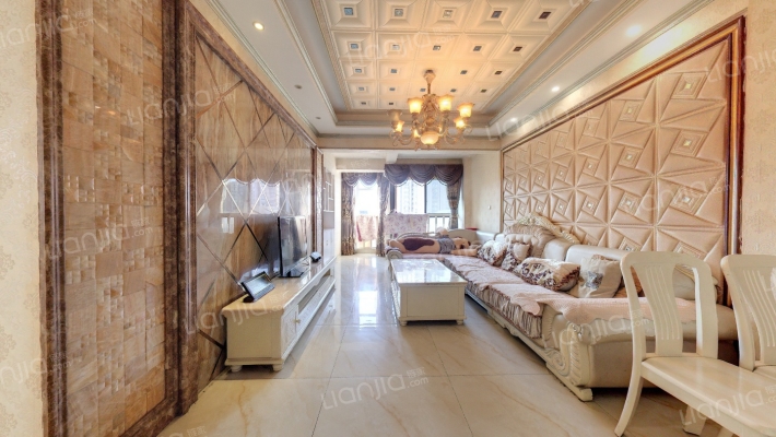 兰湾蒂钒尼二手房实景图