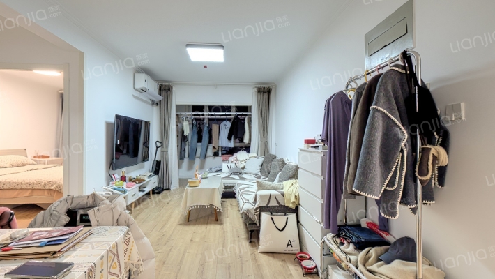 翡翠滨江精装两居，业主诚心出售-客厅