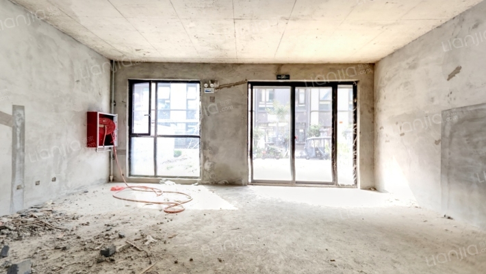 居然总部港二手房实景图