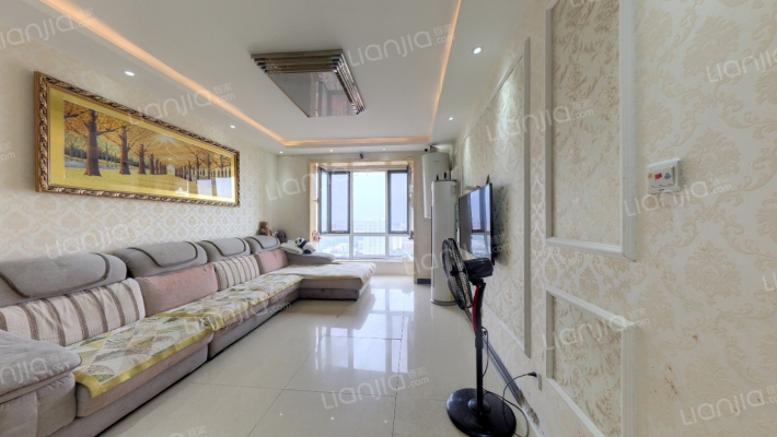 户型方正两居室 全天采光无遮挡 位置好 视野开阔-客厅